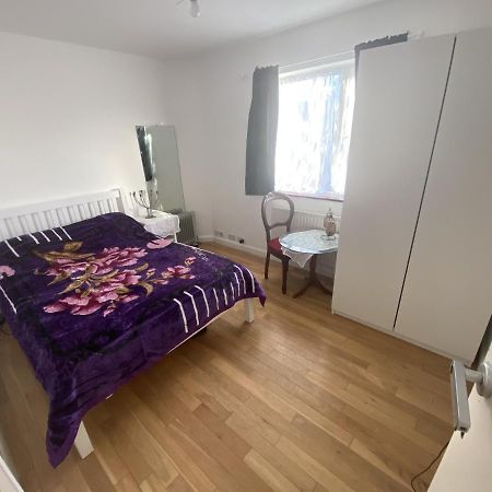 Art Double Bed Room Έτζγουερ Εξωτερικό φωτογραφία