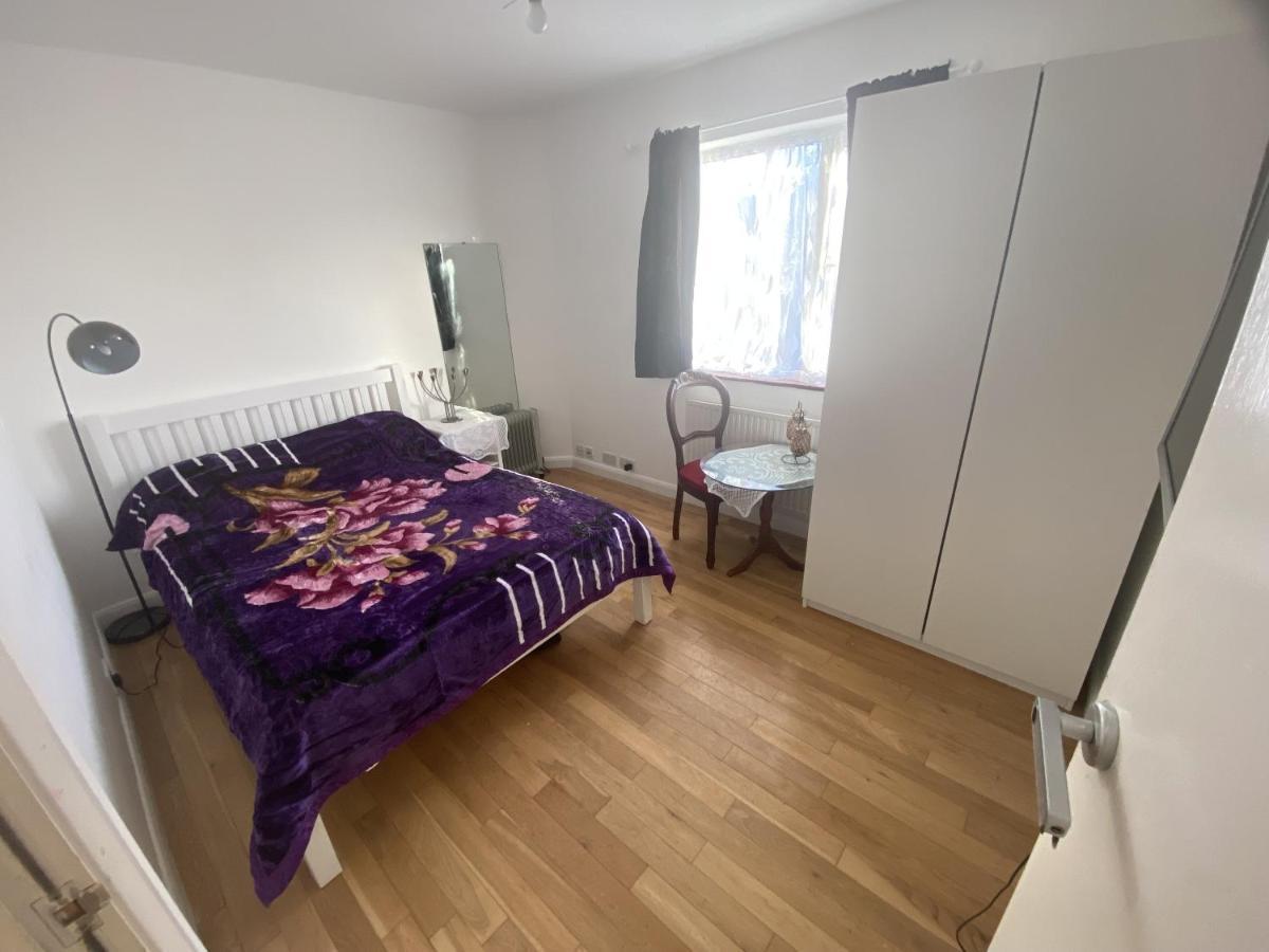 Art Double Bed Room Έτζγουερ Εξωτερικό φωτογραφία