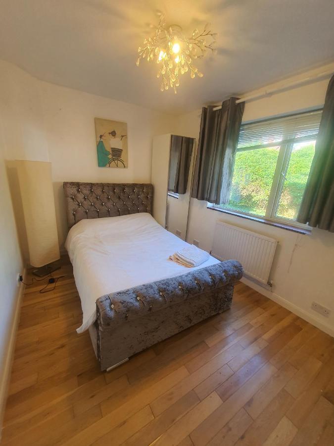 Art Double Bed Room Έτζγουερ Εξωτερικό φωτογραφία