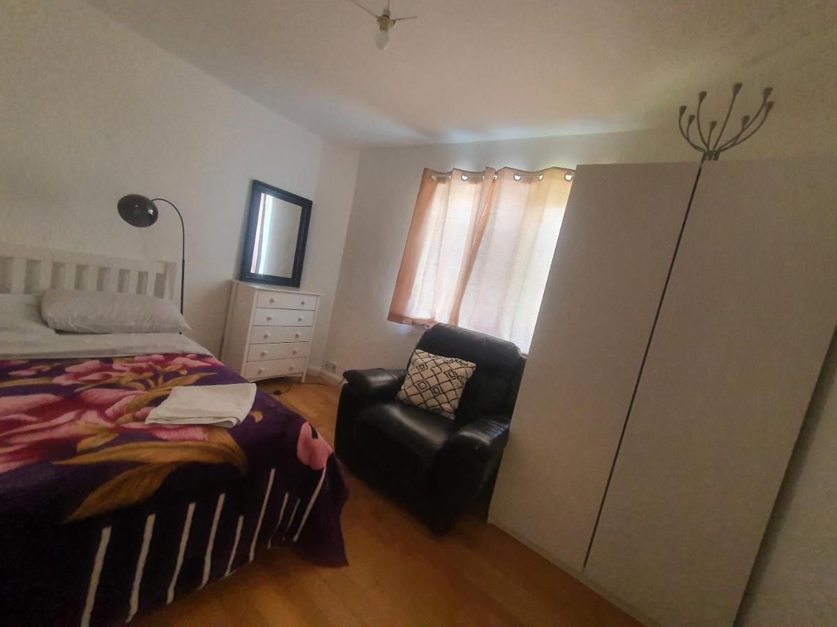 Art Double Bed Room Έτζγουερ Εξωτερικό φωτογραφία