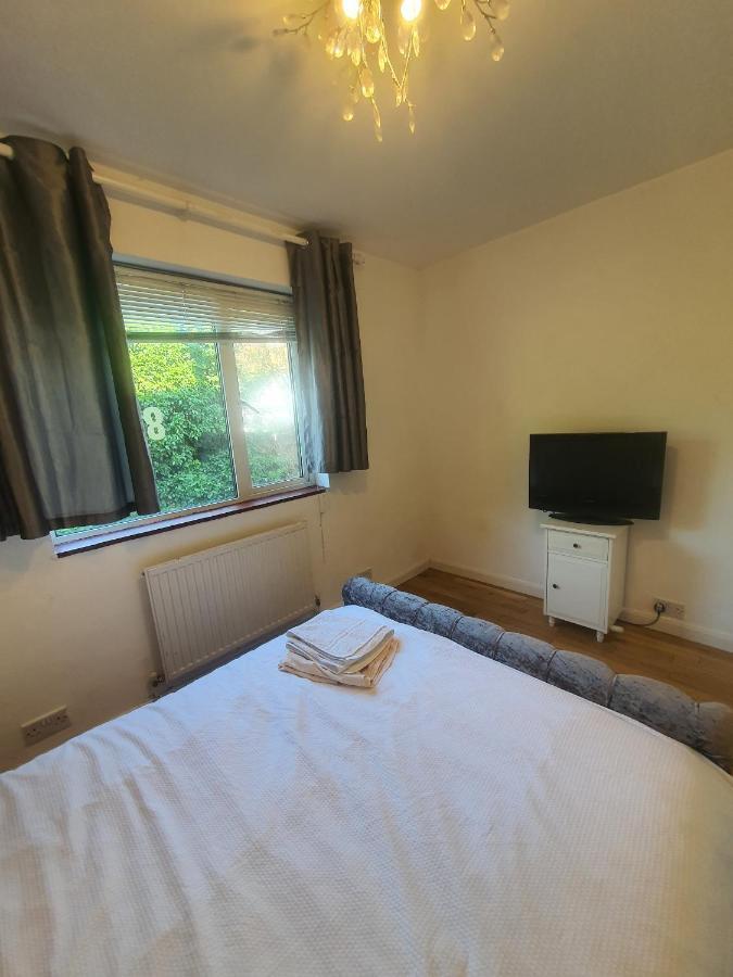 Art Double Bed Room Έτζγουερ Εξωτερικό φωτογραφία